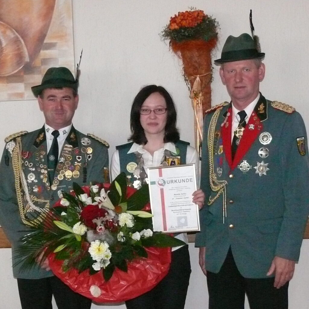 Empfang der neuen Bezirksschüler- und Landesbezirksschülerprinzessin Mareike Rolfes 2010. Ludger Preuth und Brudermeister Gerd Göken gratulieren