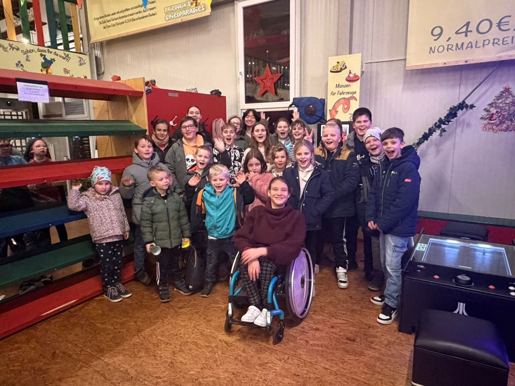 Weihnachtsfeier 2025 in einer Spielehalle